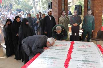 مراسم رونمایی از یادمان شهدای گمنام